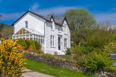 6 bed property, in Tighnabruaich, £429,950