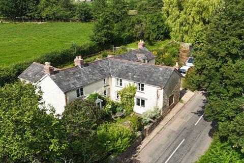 4 bed property, in Llanvapley, £650,000
