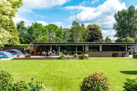 3 bed property, in Overton Road, £630,000