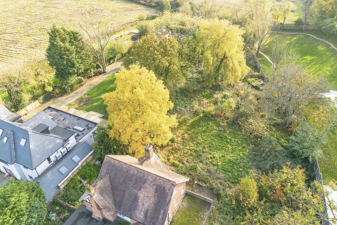 5 bed property, in Elstree  WD6, £1,750,000
