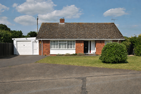 2 bed property, in Thorns Close, £450,000