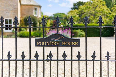 5 bed property, in Main Street, £1,650,000