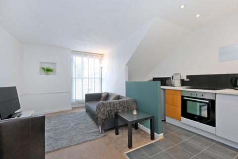 2 bed property, in 84 King Street, £70,000