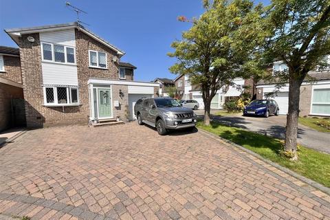 3 bed property, in Reynolds Mews, £565,000