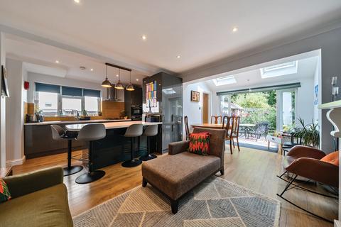 3 bed property, in Ridge Lane, £750,000