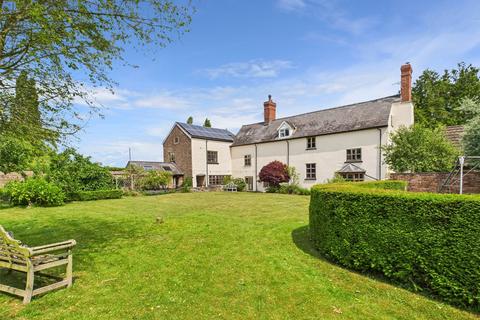 8 bed property, in Bromsash, £975,000