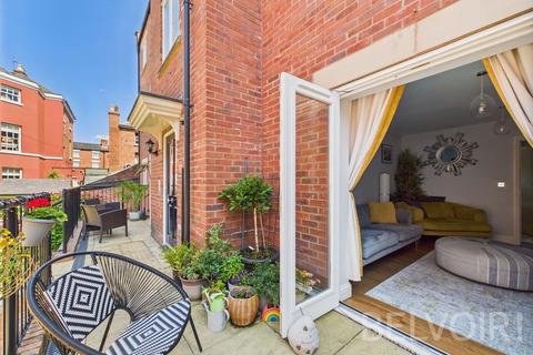 2 bed property, in St Julians Mews, £200,000