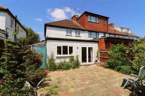 3 bed property, in Highfield Road, £700,000