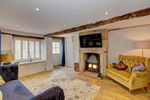 3 bed property, in 40 West Street, £430,000