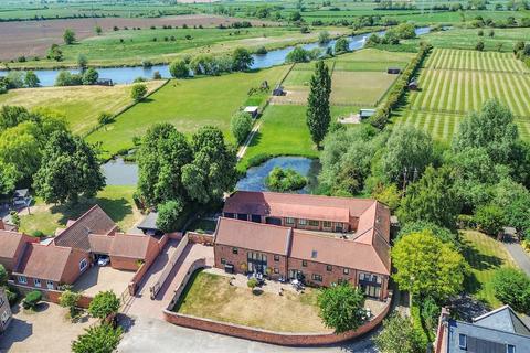 10 bed property, in Old Hall Close, £1,750,000
