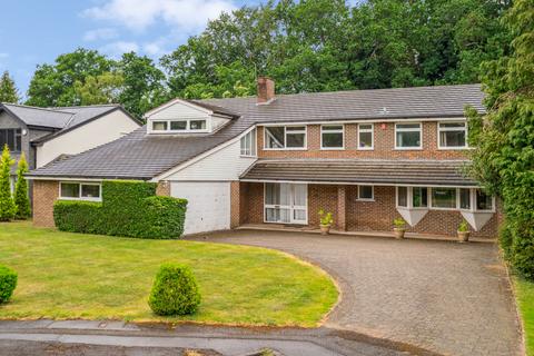 5 bed property, in Howards Thicket, £1,350,000