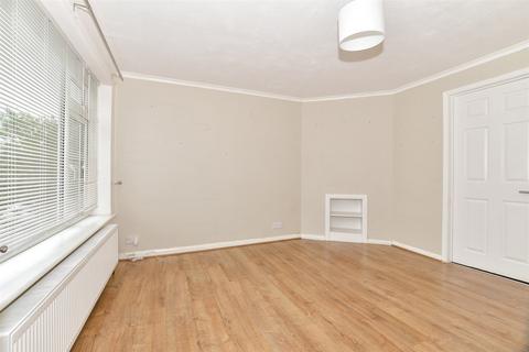 2 bed property, in Bathurst Road, £350,000