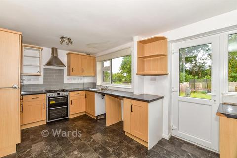 2 bed property, in Bathurst Road, £335,000