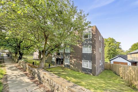 2 bed property, in Woodville Court, £165,000