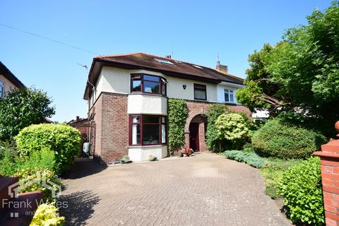5 bed property, in Blackpool Road, £535,000