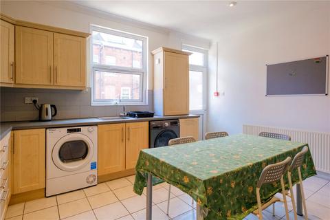 6 bed property, in Newport Gardens, £325,000