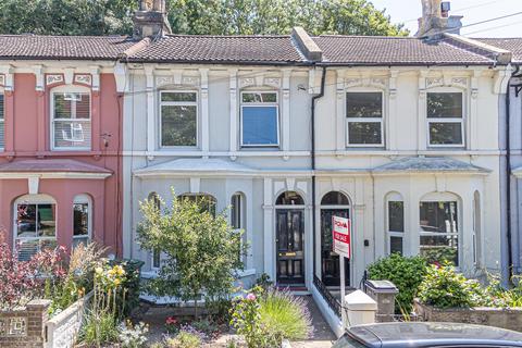 3 bed property, in St James Road, £400,000