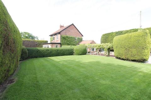 3 bed property, in Hurworth Moor, £330,000