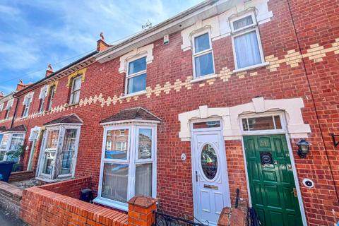 3 bed property, in Halesleigh Road, £215,000