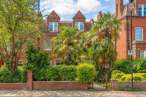 3 bed property, in Goldhurst Terrace, £1,450,000