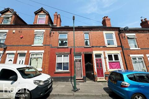 3 bed property, in Westwood Road, £160,000