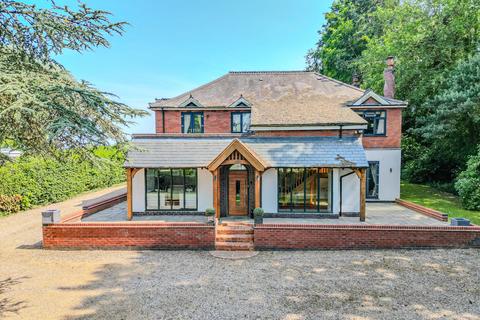 4 bed property, in Station Road, £800,000