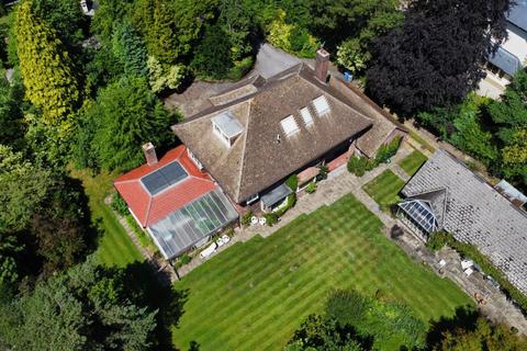 7 bed property, in Broadway, £2,750,000