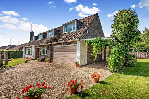 4 bed property, in Freshfields Lane, £800,000