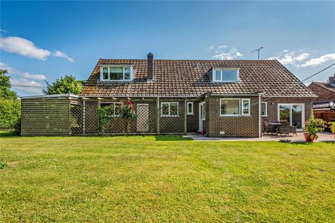 4 bed property, in Freshfields Lane, £800,000