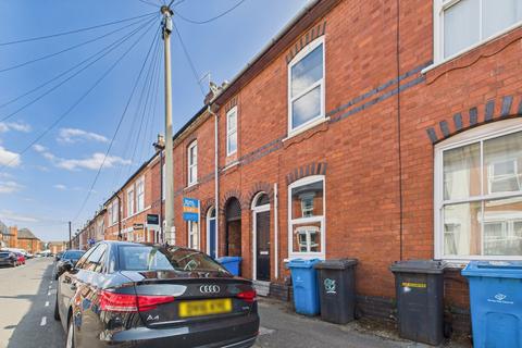 4 bed property, in Manchester Street, £230,000