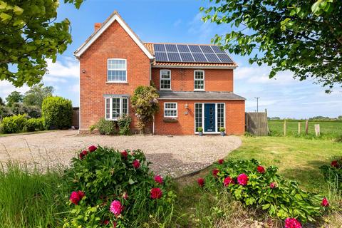 4 bed property, in Fenway Cottage, £380,000