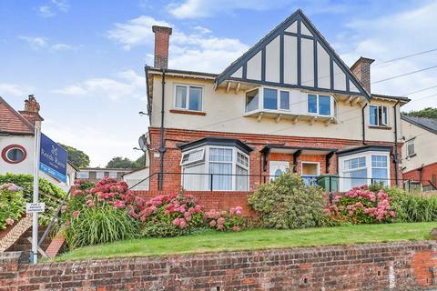 1 bed property, in Park Avenue, £65,000