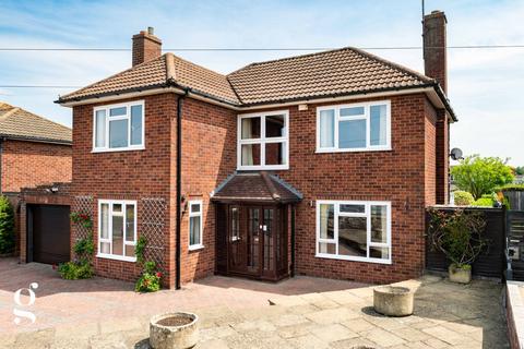 4 bed property, in Salisbury Avenue, £530,000