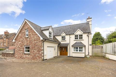 6 bed property, in Hunsdon Manor Garden, £465,000