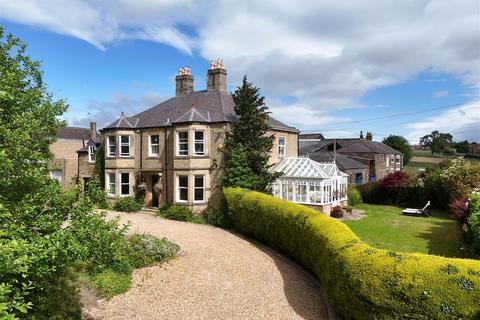 5 bed property, in High West Road, £686,000