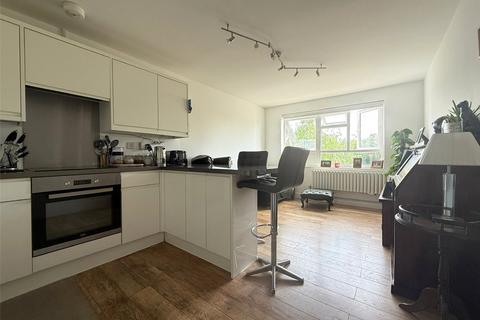 2 bed property, in Winters Way, £225,000