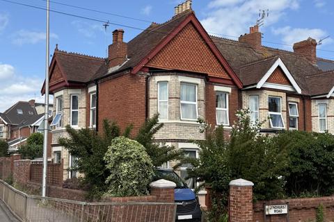 4 bed property, in Lyndhurst Road, £400,000