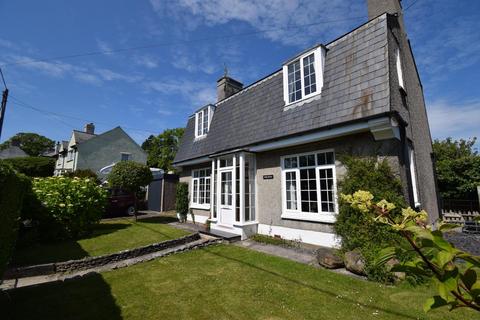 3 bed property, in Caernarfon Road, £399,500