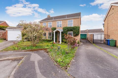 4 bed property, in Balmoral, £800,000