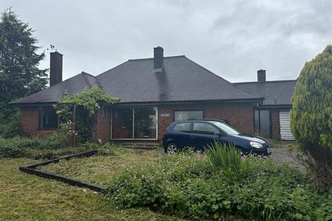 2 bed property, in Bromley Wood, £450,000
