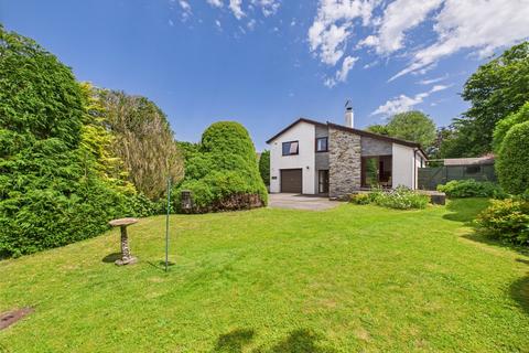 4 bed property, in Bodieve, £590,000
