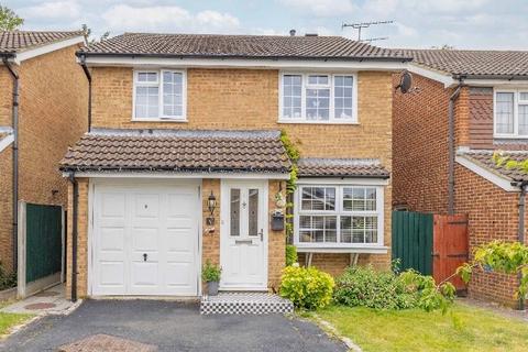 3 bed property, in Abbey Gardens, £550,000