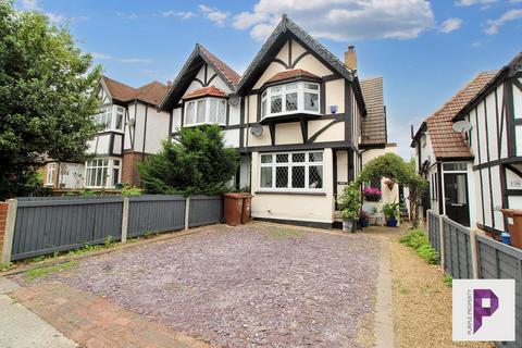 3 bed property, in Magpie Hall Road, £400,000