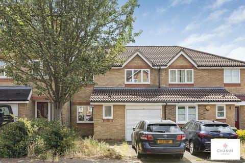 5 bed property, in Wheat Sheaf Close, £750,000