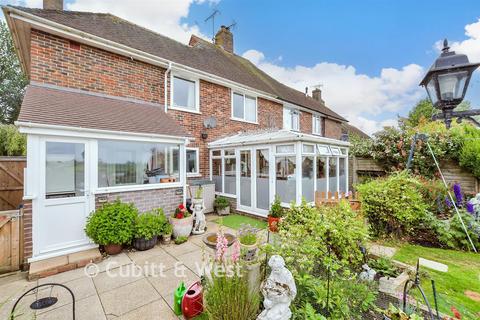 3 bed property, in Ford Road, £420,000