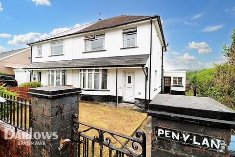 3 bed property, in Glanhowy Street, £230,000