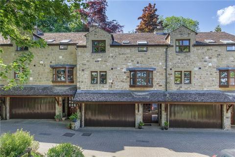 3 bed property, in Maufe Way, £525,000