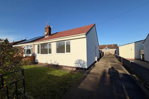 2 bed property, in Windermere Avenue, £250,000