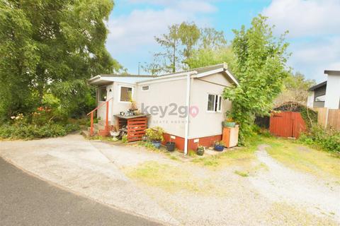 1 bed property, in Bramley Park, £100,000