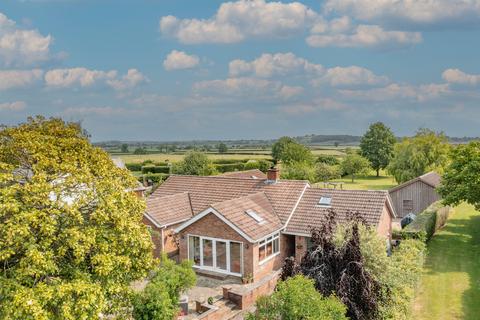 4 bed property, in Awre, £650,000